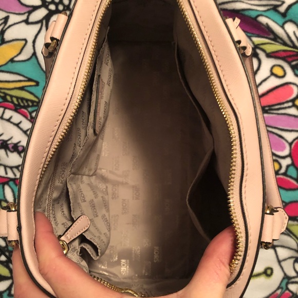 Michael Kors Handbag - Picture 6 of 8